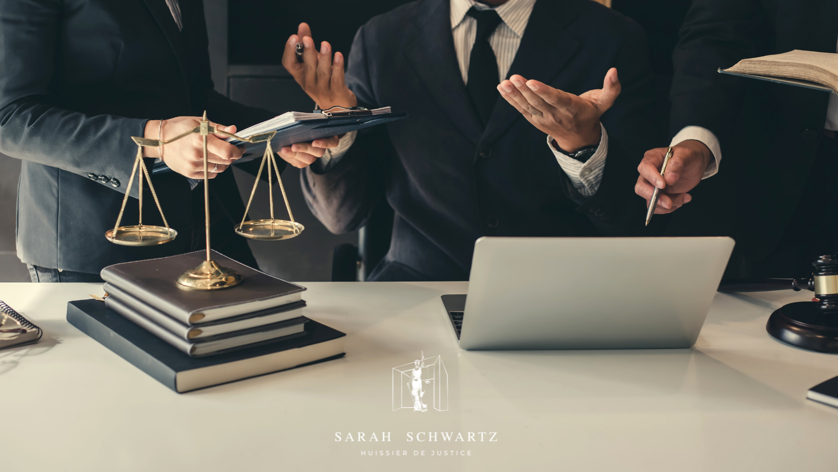 You are currently viewing Quelles sont les différences entre un huissier de justice et un avocat ?
